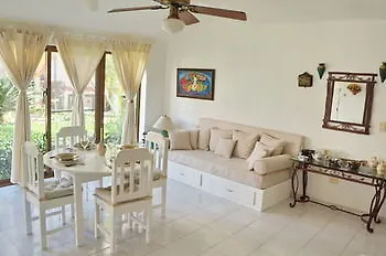 Villa Garden View بافارو